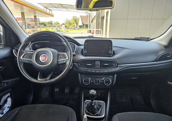 Fiat Tipo cena 37800 przebieg: 180000, rok produkcji 2017 z Międzychód małe 92